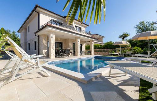 Luxury Villa Laura with Jacuzzi in Malinska - Foto 1