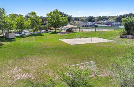 Stunning 4-bedroom Villa w/ Pool - Close to Disney Parks and Gulf Courses! - Photo 58