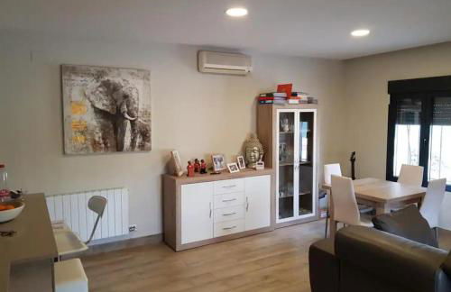 Chalet independiente en zona residencial rural con piscina privada - Foto 13