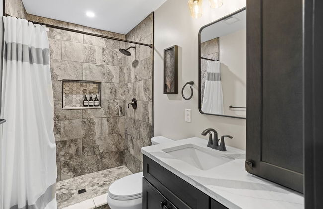 The Breck by Avantstay Modern 6bdr Cabin w/ Hot Tub & Game Room - Foto 16