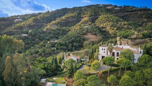 Paradisiacal Villa in Benahavís with Jacuzzi and Private Pool - Photo 4