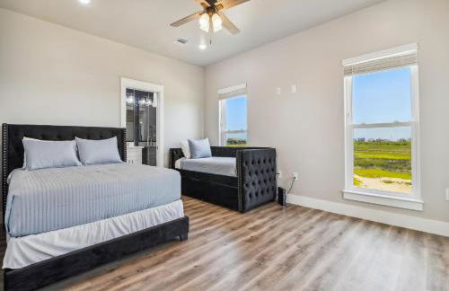 Bayfront Nirvana! by Ryson Vacation Rentals - Photo 16