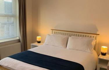 3 Bed Family House Free Parking - Foto 2