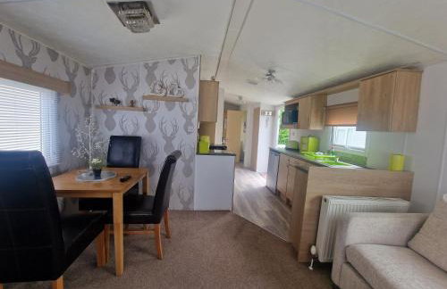 Lodge Sleeps 4 - Pet Friendly with Private Parking - Foto 9