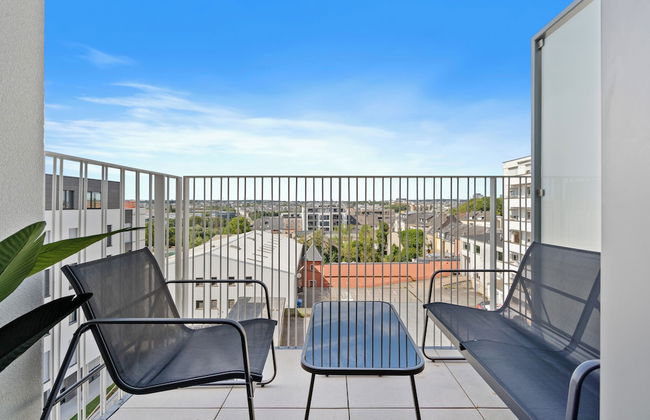 Stylish Luxurious Apt w Pool & Gym ID214 - Foto 17