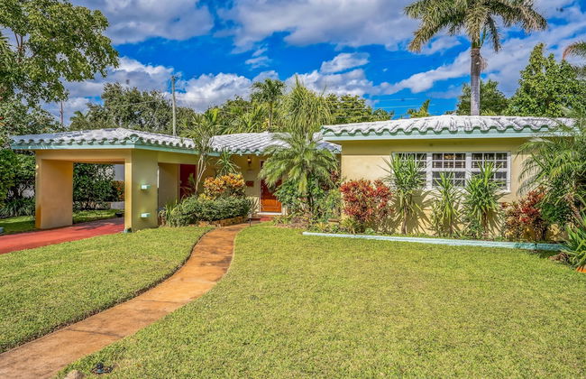 Beautiful Comfy Home With Private Hot Tub Close To Beach 2 Bedroom Home by RedAwning - Foto 1
