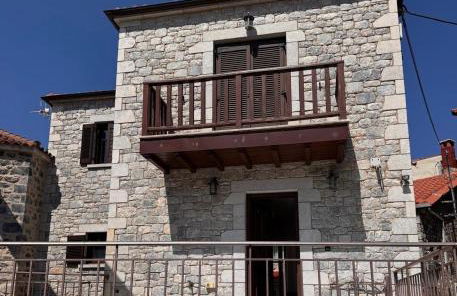 Tami House - Photo 1