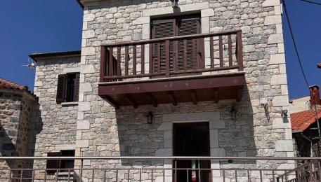 Tami House - Photo 1