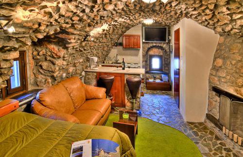 Avgonima All Seasons Hotel - Photo 1