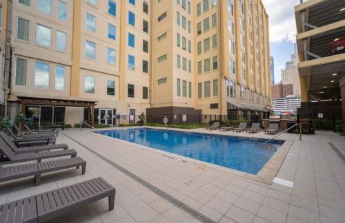 Luxury Downtown Loft Getaway with Gym, Pool, Game room - Foto 16