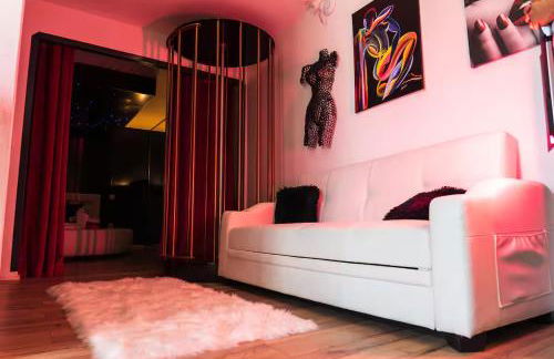 Indecent Love Room Studios - Photo 1