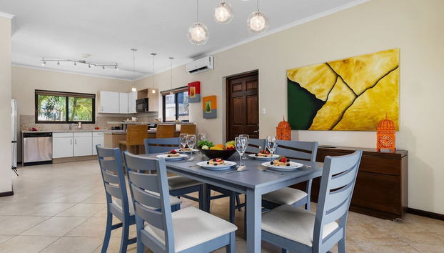 Gold Coast 4br4 5BA Villa w Privatepool Gym - Foto 2, Habitación