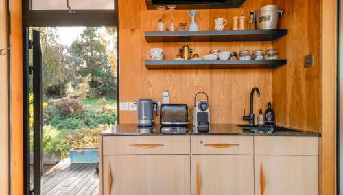 Cosy Mirrored House next to a Magical Swimming Lake - Foto 5