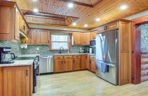 Family Home with Indoor Pool about 2 Mi to Elkhart Lake! - Foto 8