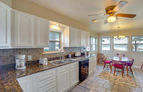 Family Retreat on Cedar Creek Lake! Dock and Views - Foto 5