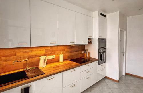 Maison LAMARTINE - Plein Centre-Ville Avec Garage & Jeux - Foto 3