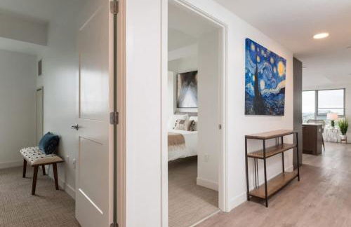 High Rise Retreat w City Skyline Views Shared Gym - Photo 21