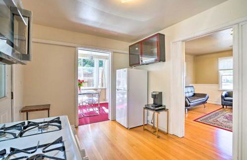 Sun-Dappled Retreat Walk to Restaurants! - Foto 9