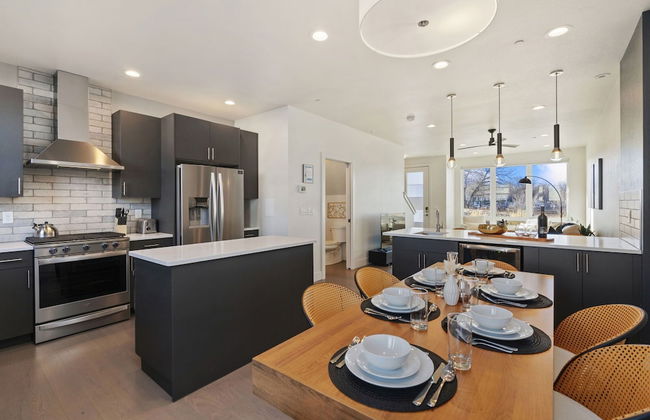 Mountain View Home w/ King Beds & Rooftop Deck - Foto 1