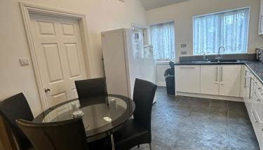 3 Bedroom Lovely Calm Independent Home - Foto 5