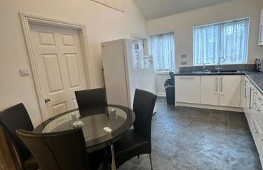 3 Bedroom Lovely Calm Independent Home - Foto 5