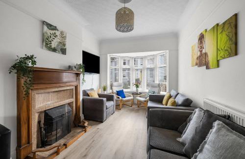 Substantial 5 bedroom townhouse with disabled access apartment, private off road parking space with EV point from 15th April 26, jaccuzi bath, Netflix and Wifi, near Argyle, boutique shops eateries and pubs - Foto 56
