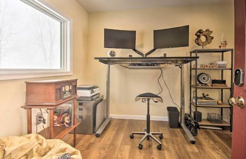 Modern Mountain Retreat with Deck and Hot Tub! - Foto 20