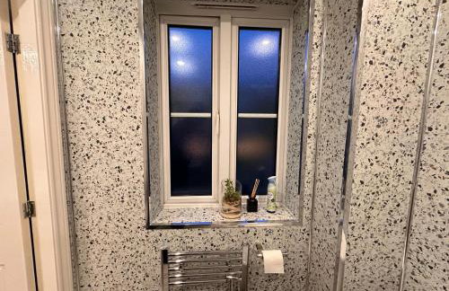 Cosy detached 3-bed, free parking, near Manchester - Foto 14