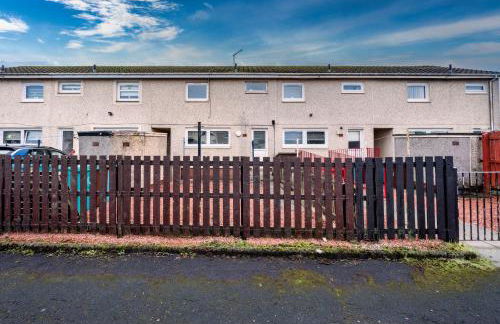 Balloch House -Spacious 3 bed house with on street parking - Photo 16