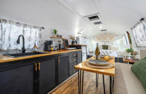 Flight of Fancy Vintage Airstream Rental - Foto 18