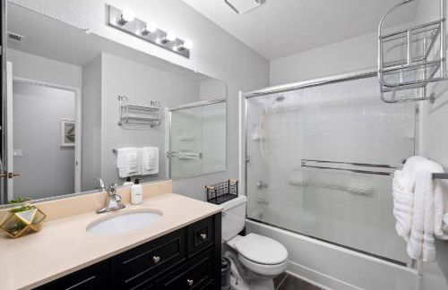 Lux Modern Pet Friendly | Pool | Hot Tub | Tennis - Photo 29