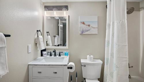 Pelican Beach Resort Destin - Photo 2, towels