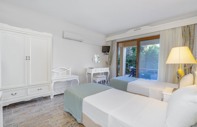 Alya Villa Butik Hotel - Photo 3