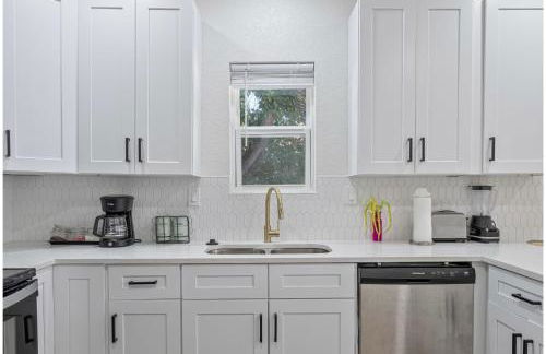 Glorius Amazing 2BR1BA Stay Near Lively Downtown - Foto 8