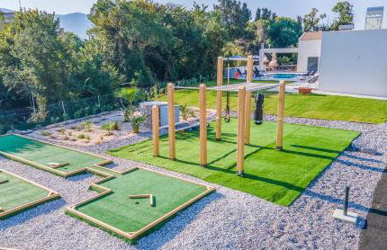 Villa Ami, Roda, Corfu: 10 guests, heated pool, private mini golf, pool table & more!! - Foto 16