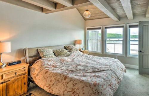 Unmatched Lakefront Home! - Foto 26