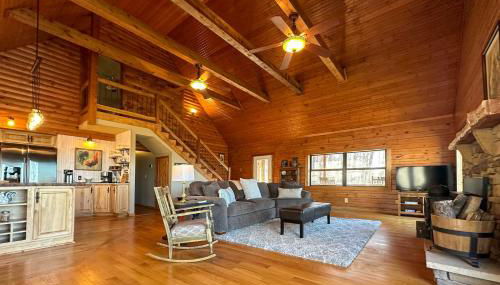 Charming Cabin with Hot Tub, Fire Pit and Views! - Photo 3