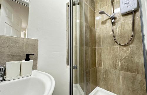 Cozy Two Bedroom Apt in Central Ilkeston with Netflix and Work-ready - Foto 33