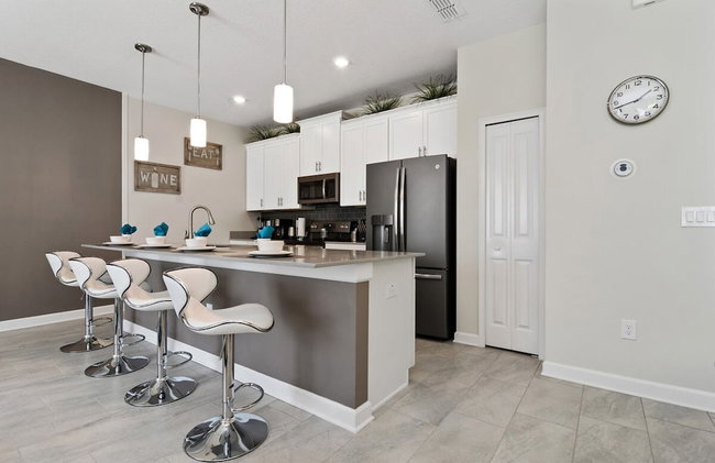 Four Bedroom Close to Disney w Screened Pool Storeylake 4910 - Foto 99