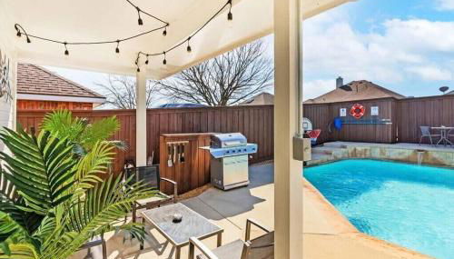 Deluxe Poolside Home, Modern 5BR with Gaming Room - Foto 2