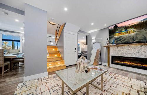 New Sunday River Ski Retreat with Hot Tub Spa - FirePit Sleeps 16 - Foto 47