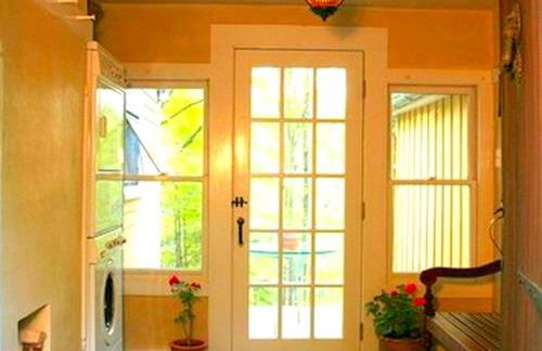 Luxurious Riverfront Cottage with a Hot Tub and a Fireplace near the Twin Lakes, Connecticut - Foto 5