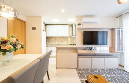 Apto a 10 min da Vila Germânica, dois quartos, salas de estar e jantar, cozinha completa, sacada com churrasqueira, Wi-Fi, Piscina, academia, mercadinho 24 horas e Vaga de garagem - Foto 24