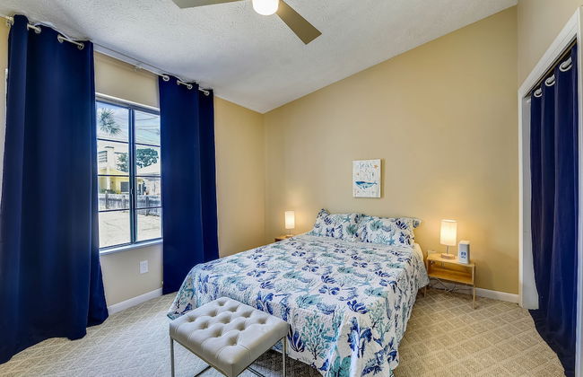 Emerald Sunset by Book That Condo - Photo 2