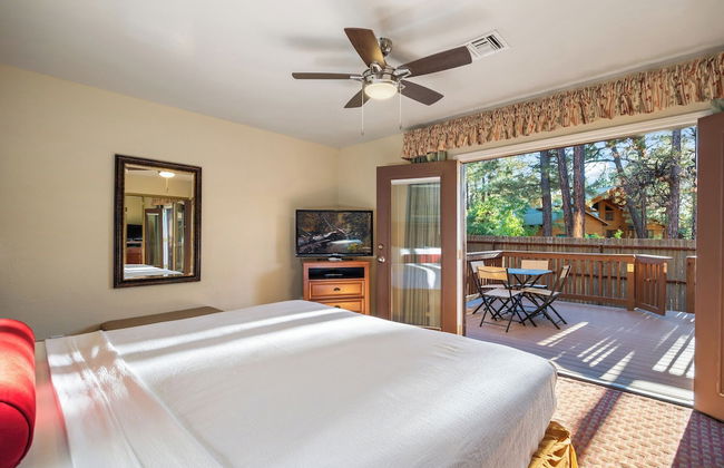 Roundhouse Resort - Photo 23