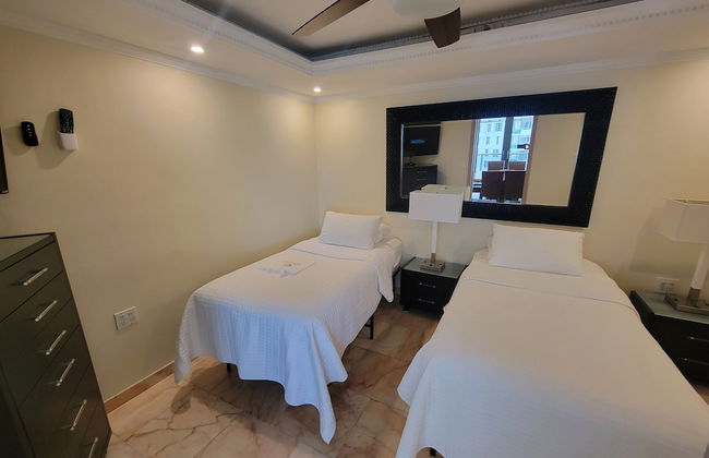 Alexander 807 5 Bedroom Apts by RedAwning - Foto 15