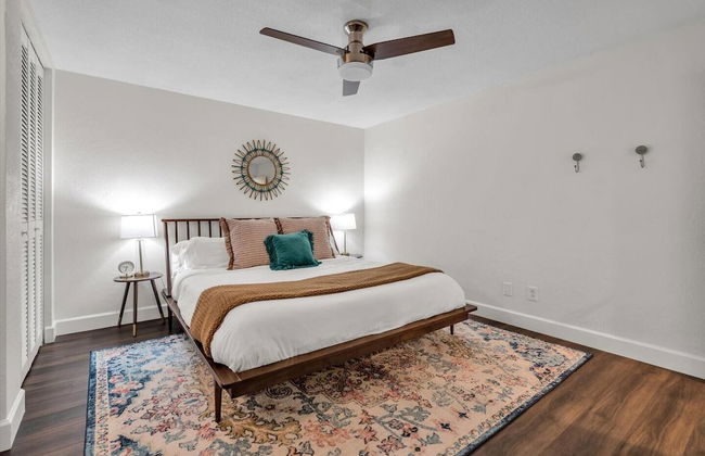 Golden Retreat: Expansive 6BR Home w Heated Pool ~ - Foto 41