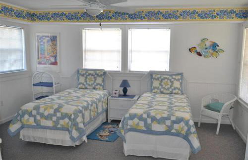 Single Family, Ocean Block, Wifi, Washer And Dryer, Second 2Nd Home From The Ocean! 2Nd From Ocean Contemporary Ship Bottom Home 14010 - Photo 10