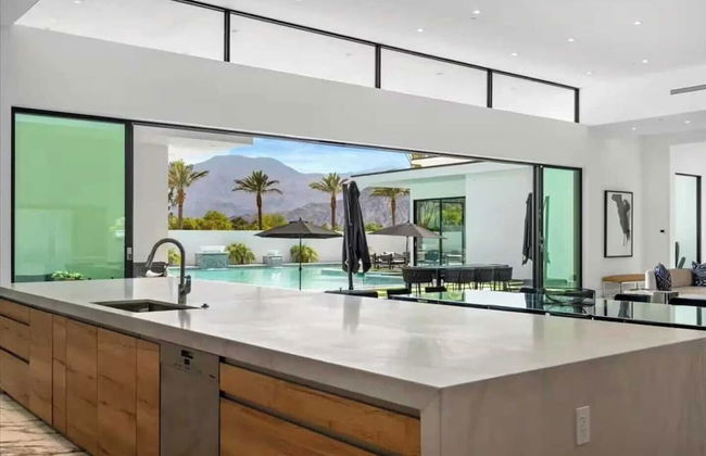 Sleeps 20 7-bedroom Villa w/ Pool, Putting Green & Hot Tub Bravo Villa #11 by Avantstay - Foto 24