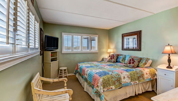 End Unit Oceanside Condo with Spectacular Ocean View from Living Area by RedAwning - Foto 3, Habitación